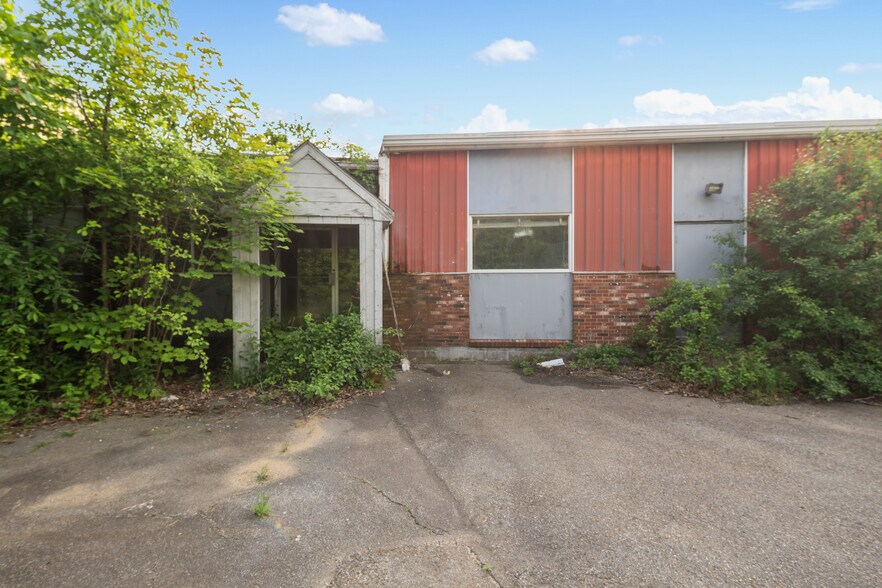 More Photos Of 277 E Main St, East Brookfield Warehouse For Sale