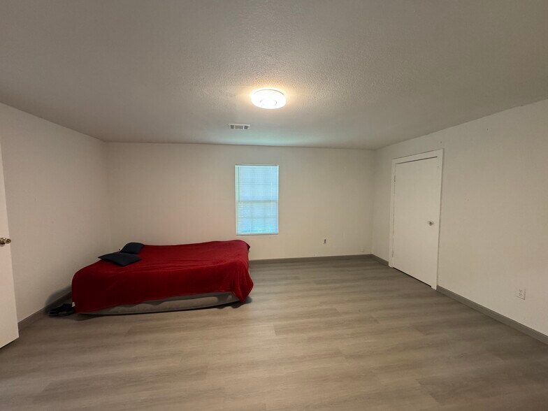 More Photos Of 2924 Byley Blvd, Orange Assisted Living For Lease