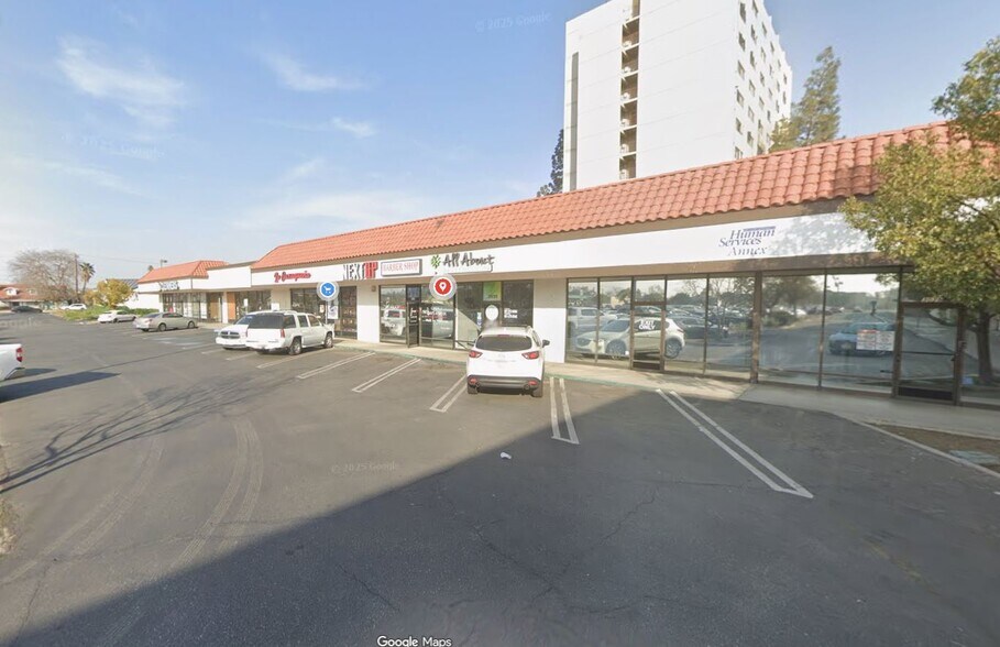 More Photos Of 3019-3045 Wilson Rd, Bakersfield Unknown For Lease