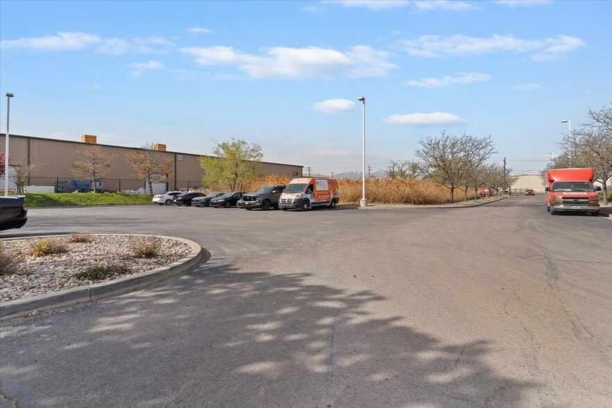 More Photos Of 825 S Gladiola St, Salt Lake City Warehouse For Sale