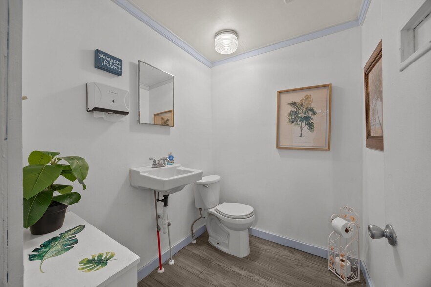 More Photos Of 1108 S Salisbury, Spencer Freestanding For Sale