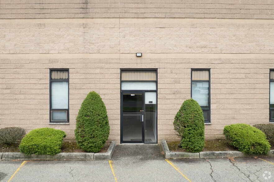 More Photos Of 152 Veterans Dr, Northvale Warehouse For Lease
