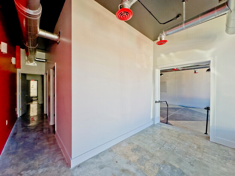More Photos Of 2811 18th St S, Birmingham Storefront Retail Office For Lease