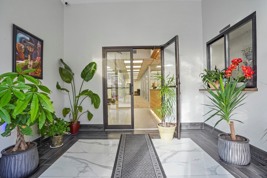 More Photos Of 283 N Broad St, Elizabeth Freestanding For Lease