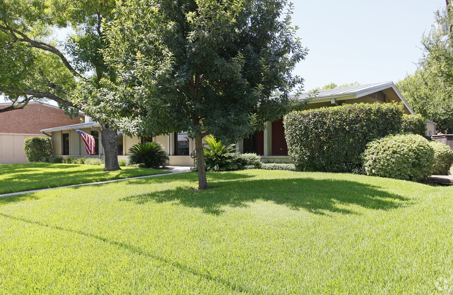 More Photos Of 8634 Crownhill Blvd, San Antonio Office For Lease