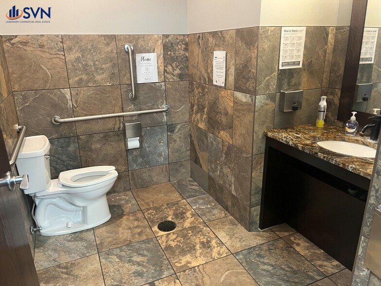 More Photos Of 917-923 S Randall Rd, St Charles General Retail For Lease