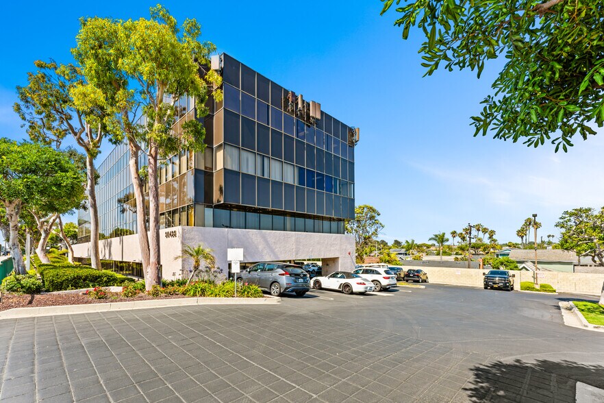 More Photos Of 20422 Beach Blvd, Huntington Beach Office For Lease