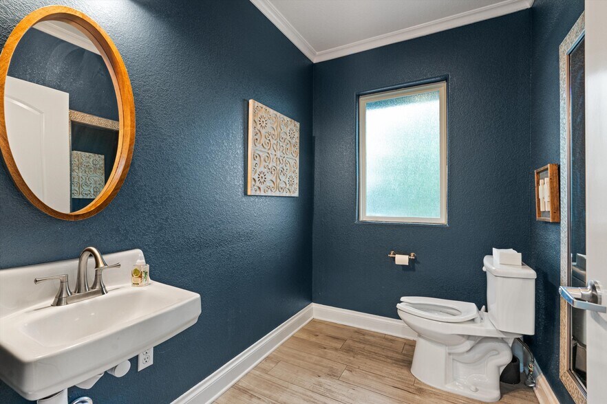 More Photos Of 2023 Main St, Liberty Hill Office For Sale