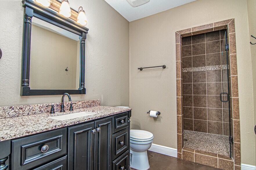 More Photos Of 1501 N Fairgrounds Rd, Midland Office For Sale