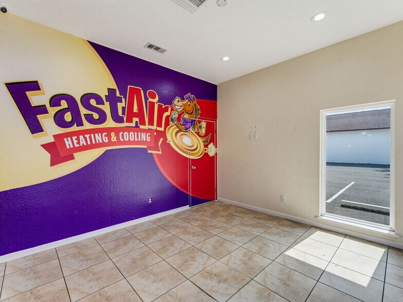 More Photos Of 3347 SW 7th St, Ocala Distribution For Sale
