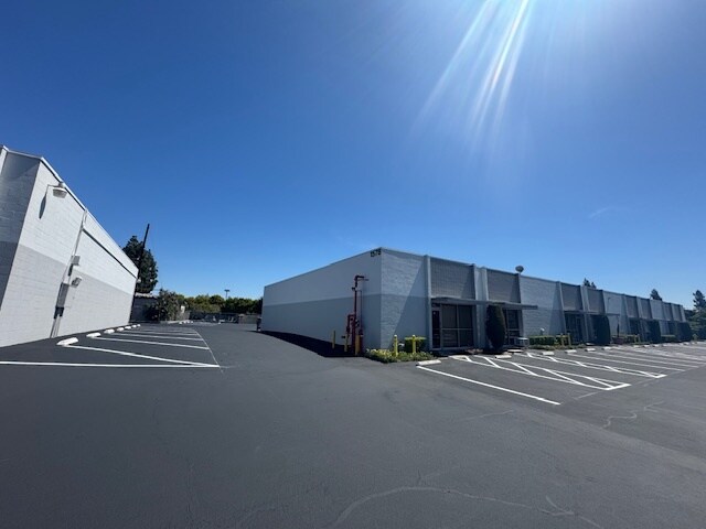 More Photos Of 1566-1580 San Bernardino Rd, Covina Warehouse For Lease