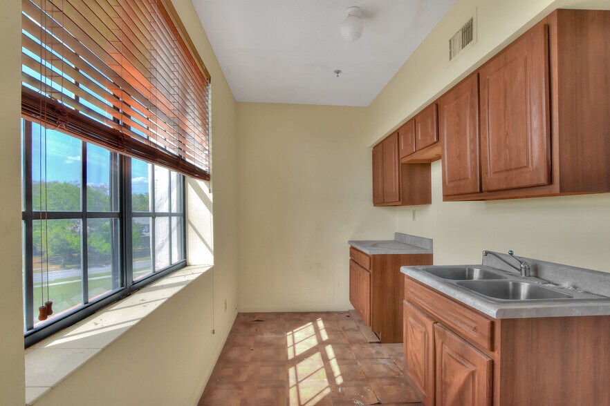 More Photos Of 206 Pilaklakaha Ave, Auburndale Apartments For Sale