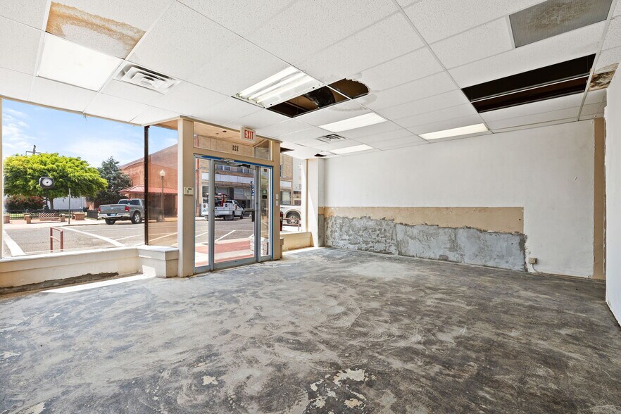 More Photos Of 121 S Bickford Ave, El Reno Storefront For Lease