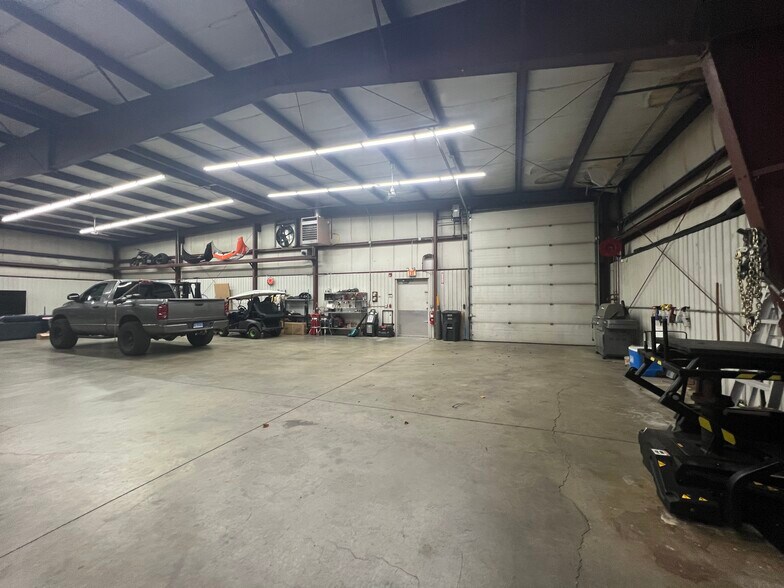 More Photos Of 571 Danbury Rd, New Milford Auto Repair For Sale