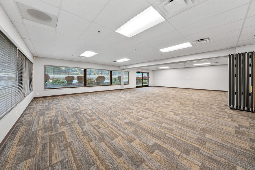 More Photos Of 2166 NW Vine St, Grants Pass Medical For Sale