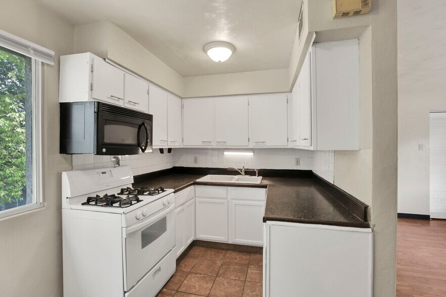 More Photos Of 27 W 8th Ave, Columbus Apartments For Sale