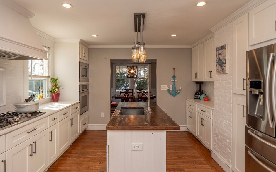 More Photos Of 999 Aquidneck Ave, Middletown Flex For Sale