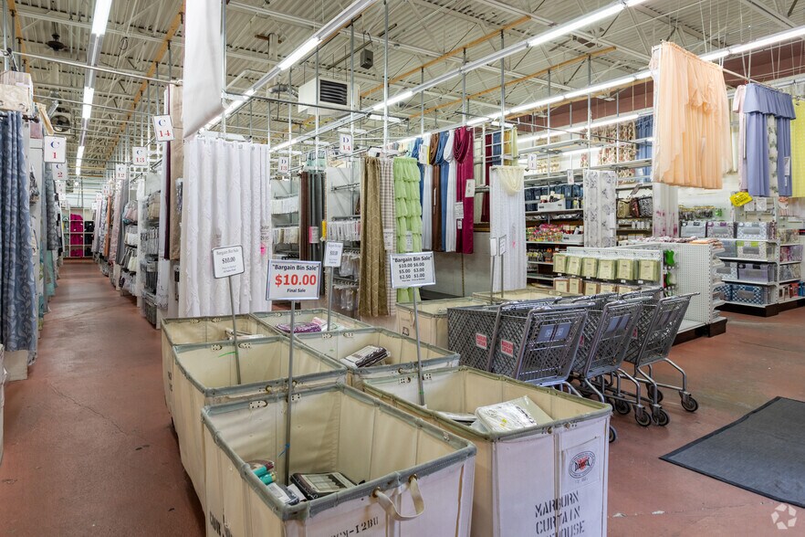 More Photos Of 199 Kedron Ave, Folsom Freestanding For Lease