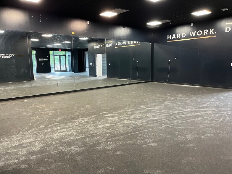 More Photos Of 120 W Trinity Pl, Decatur Office For Lease