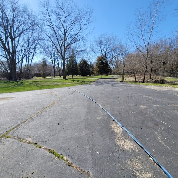 More Photos Of 2001 Weber Rd, Crest Hill Manufacturing For Lease