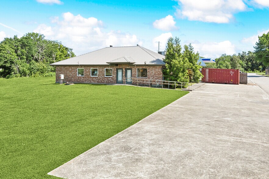 More Photos Of 2916 S Lake Blvd, Violet Office For Sale
