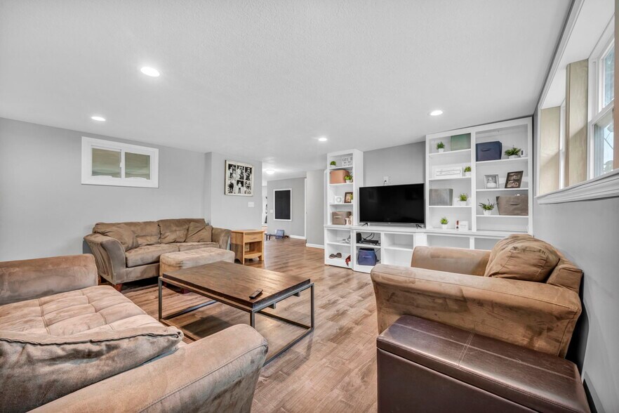 More Photos Of 100 Factory St, LaGrange Flex For Sale