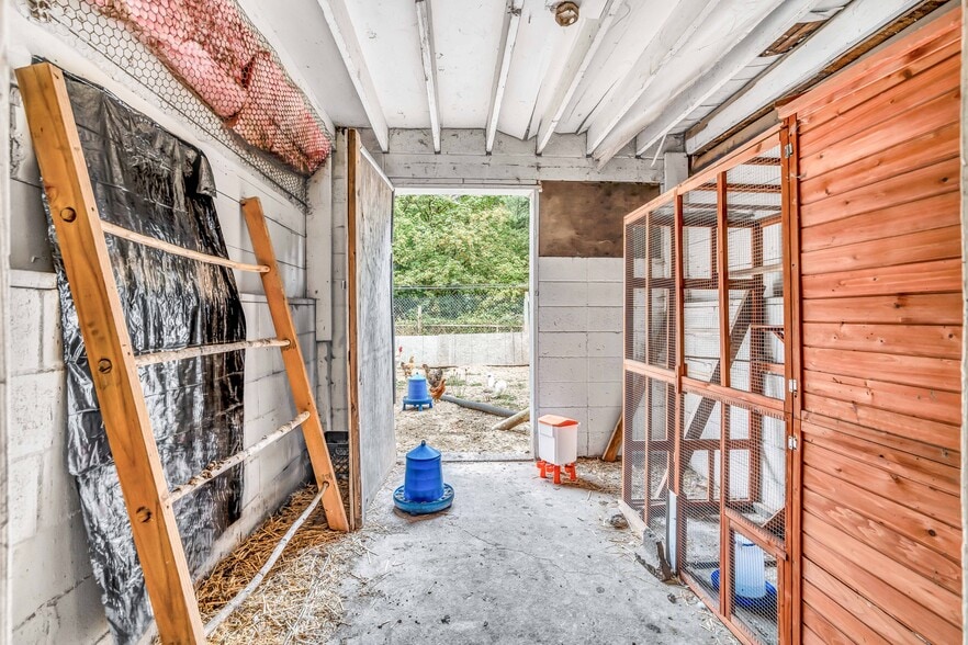 More Photos Of 6729 SE 162nd Ave, Portland Horse Stables For Sale