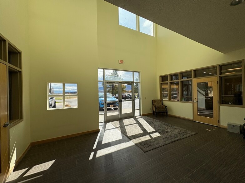 More Photos Of 1528 N Commerce Dr, Saratoga Springs Medical For Sale
