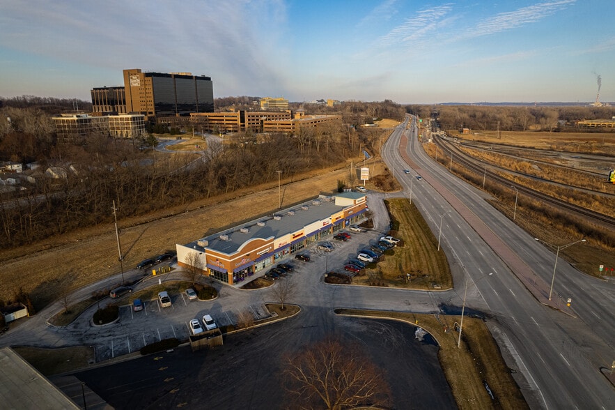 More Photos Of Armour, North Kansas City Unknown For Lease
