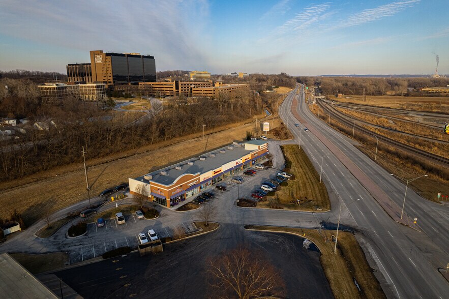 More Photos Of Armour, North Kansas City Unknown For Lease