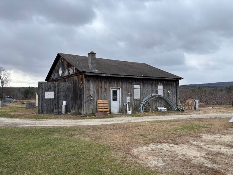 More Photos Of 138 Main Rd, Westhampton Restaurant For Lease