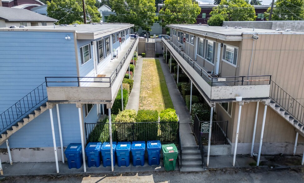 More Photos Of 9037 16th Ave SW, Seattle Apartments For Sale