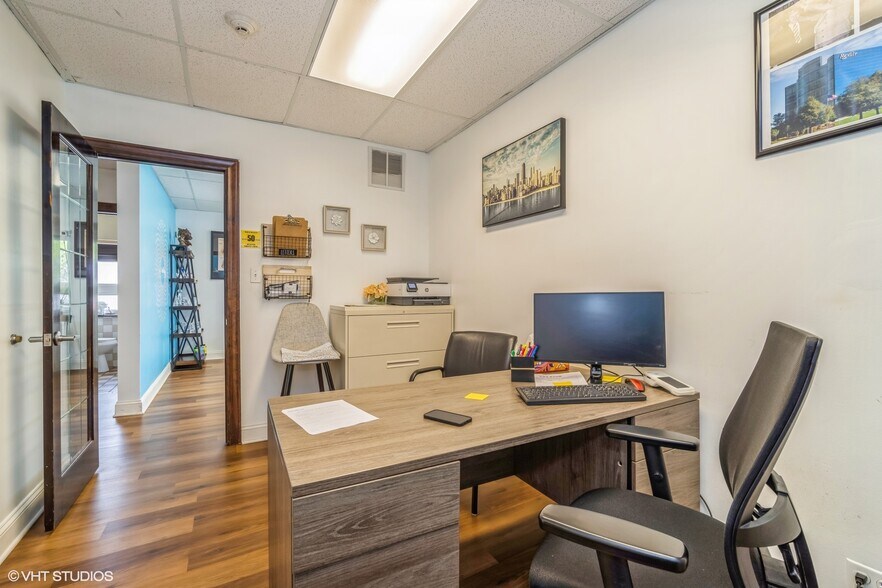 More Photos Of 3425 Dempster St, Skokie Office For Lease