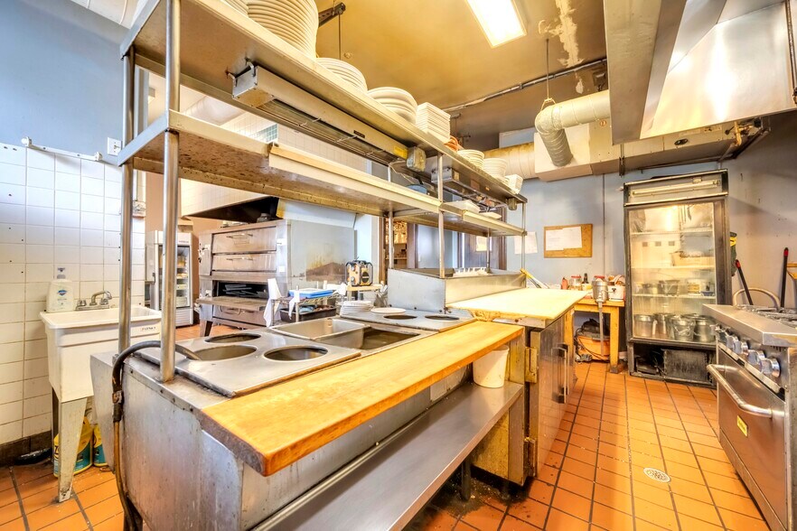 More Photos Of 5881 Sullivan Trl, Nazareth General Retail For Sale