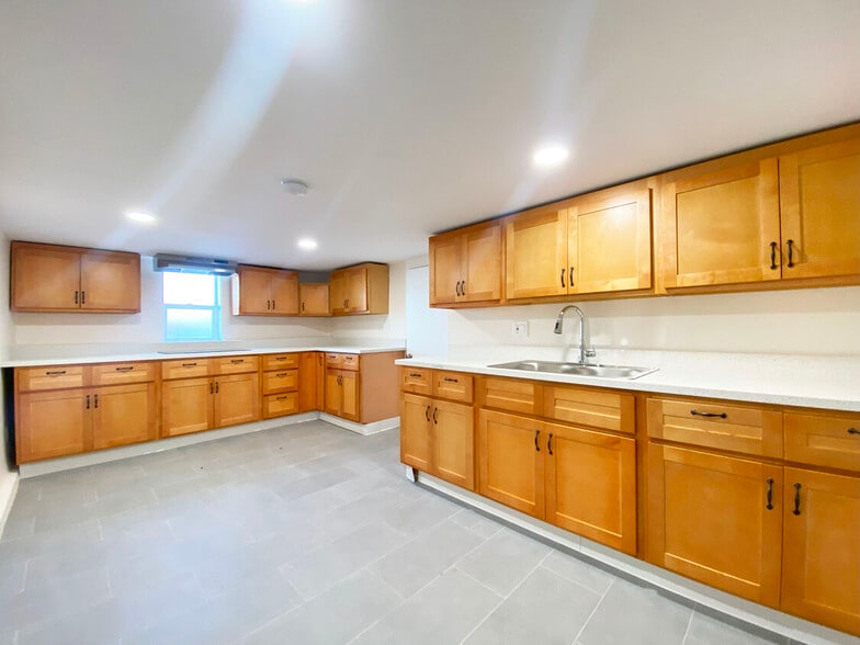 More Photos Of 1595 Pomona Ave, San Jose Warehouse For Sale