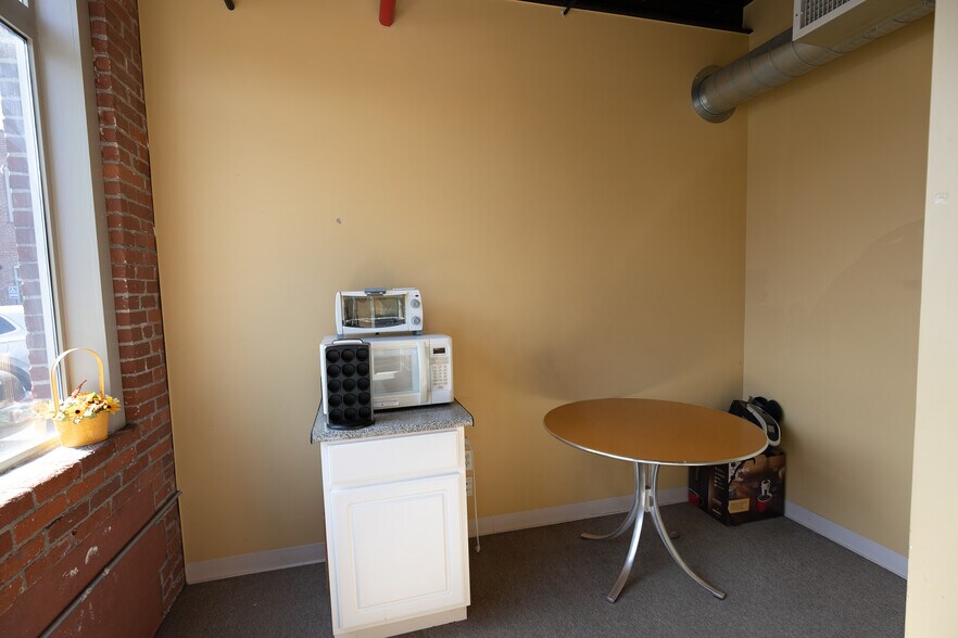 More Photos Of 40 Spruce St, Leominster Medical For Lease
