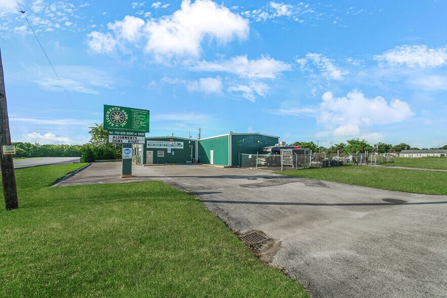 More Photos Of 502 Washington St, South Houston Warehouse For Sale