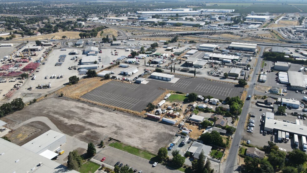 More Photos Of 2973 Loomis Rd, Stockton Truck Terminal For Lease