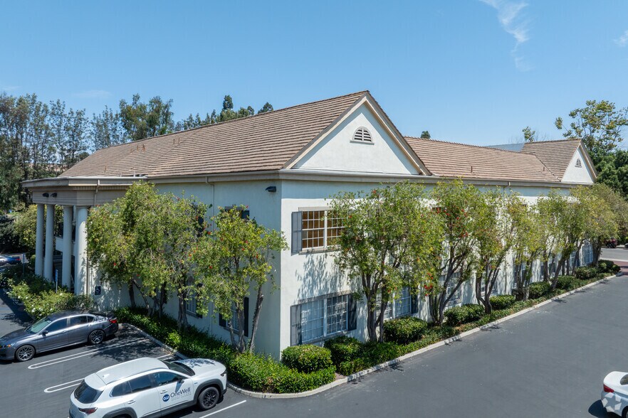 More Photos Of 250 N Golden Circle Dr, Santa Ana Office For Lease