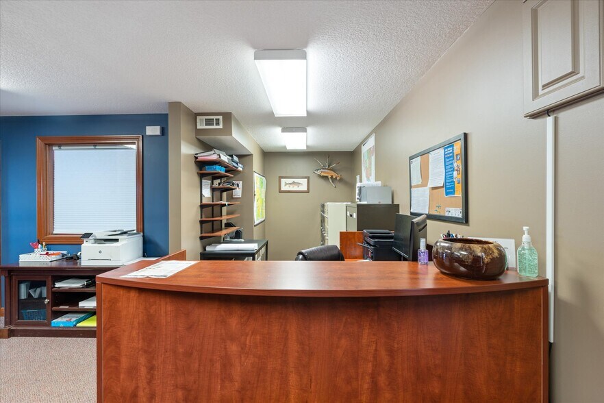 More Photos Of 1810 Crestview Dr, Hudson Office For Sale