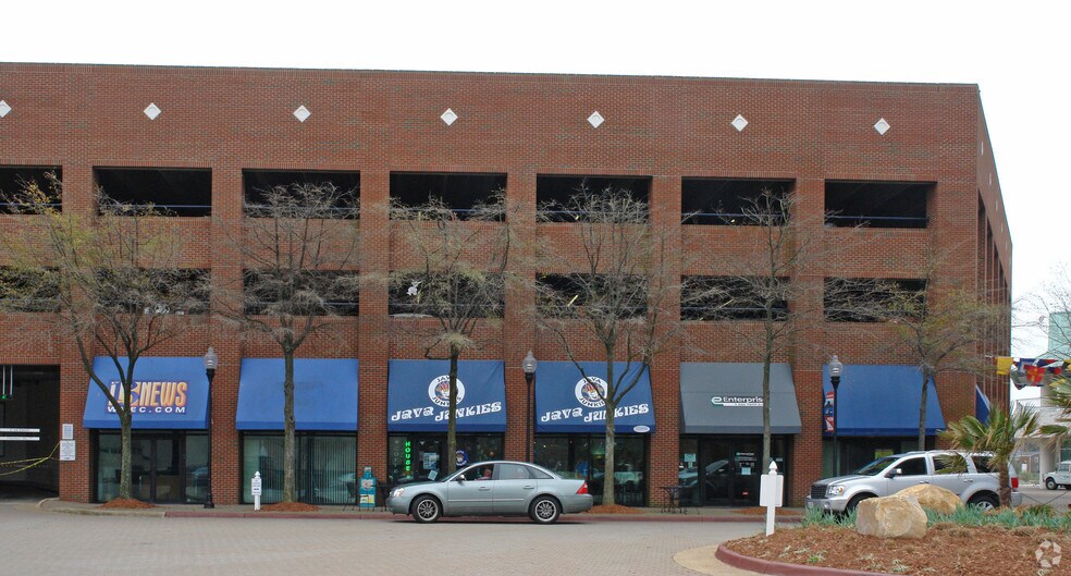 More Photos Of 720-774 Settlers Landing Rd, Hampton Parking Garage For Lease