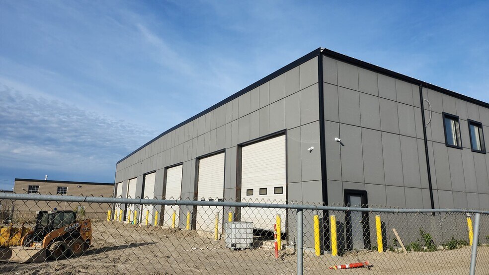 More Photos Of 2611 Drew Rd, Mississauga Warehouse For Sale