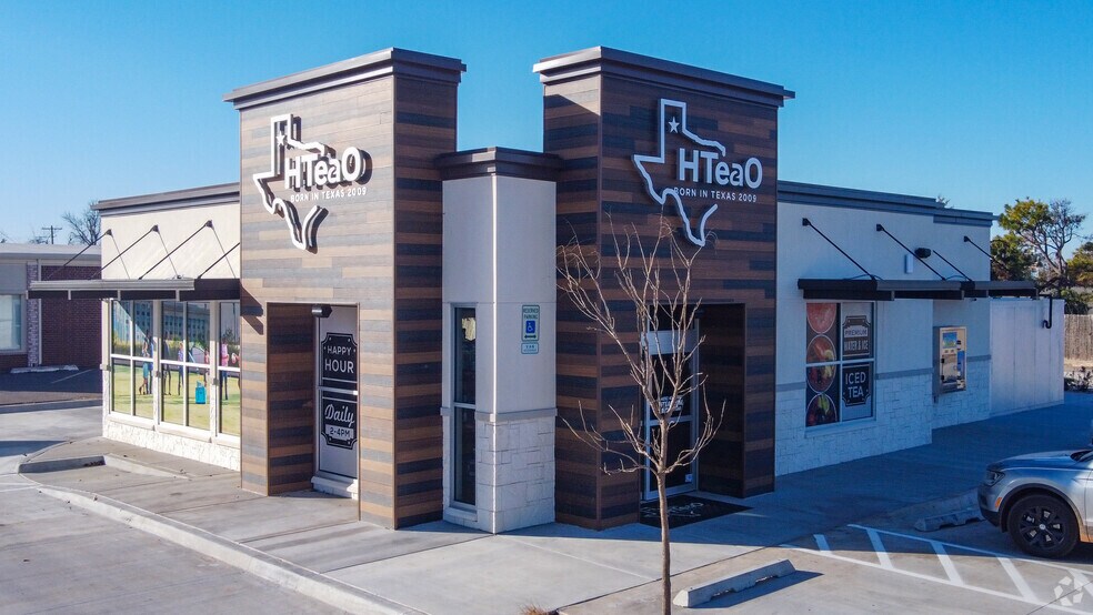 Primary Photo Of 10805 N May Ave, Oklahoma City Restaurant For Sale