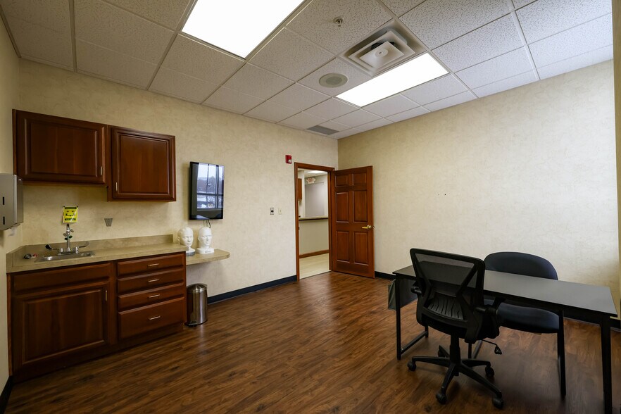 More Photos Of 2633 Commons Blvd, Beavercreek Medical For Lease