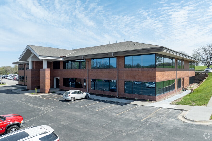 More Photos Of 1101 S 70th St, Lincoln Office Residential For Lease