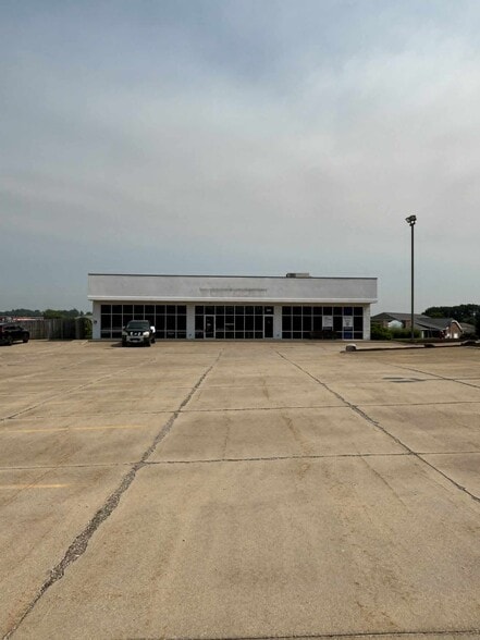 Primary Photo Of 530 McDonald Dr NE, Sugarcreek Flex For Lease