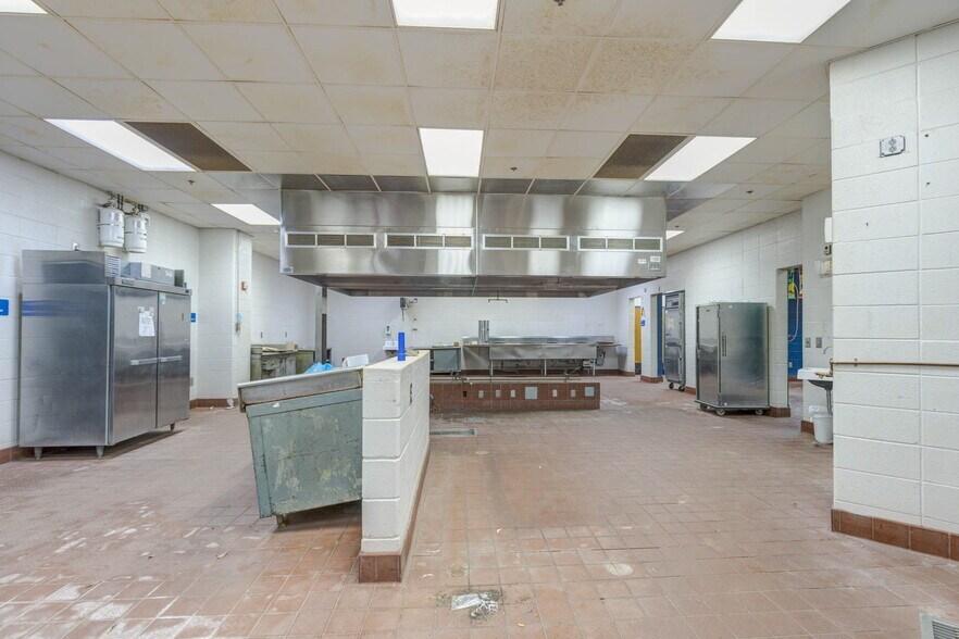 More Photos Of 18425 Main St, Woodbury Schools For Sale