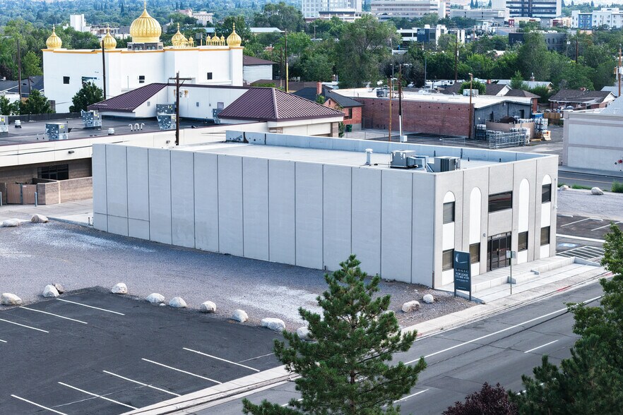 More Photos Of 820 Kuenzli St, Reno Flex For Lease