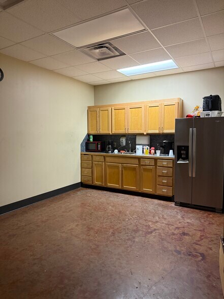 More Photos Of 7160 Antoine, Shreveport Manufacturing For Sale