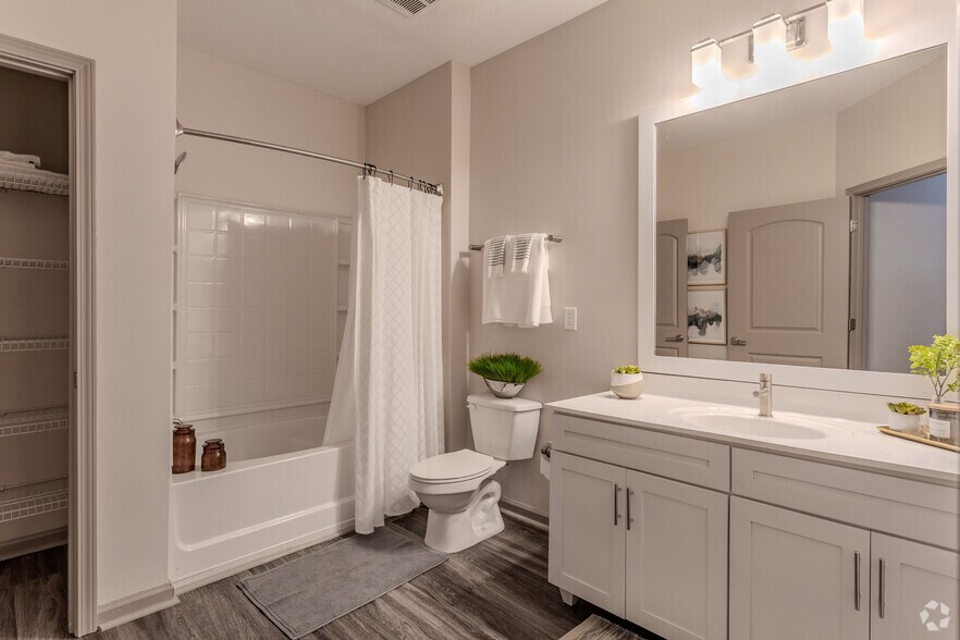 More Photos Of 900 E Six Forks Rd, Raleigh Apartments For Lease